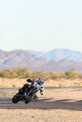 media/Dec-07-2025-CVMA (Sun) [[3e7d2de5dc]]/Race 18-Formula Twins-Formula 40 UL/